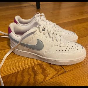 Nike womens sneakers size 6